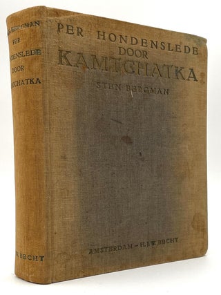 Item #2737 Per Hondenslede Door Kamatchka (By Dogsled Through Kamatchka). Larry McMurtry...